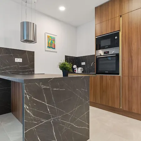 Lam Jegeho Alej - Jacuzzi - Free Parking Apartament *