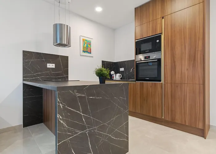 Lam Jegeho Alej - Jacuzzi - Free Parking Apartman *
